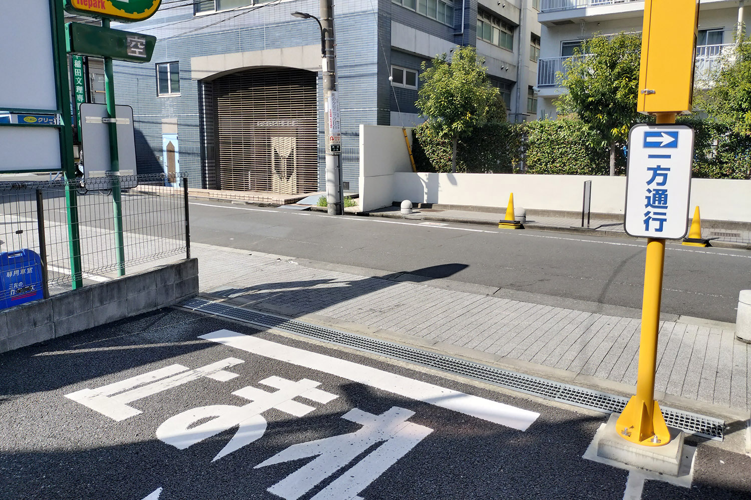 事故防止のためにも駐車場の出口付近に標識をつけることはできないのか 〜 画像6