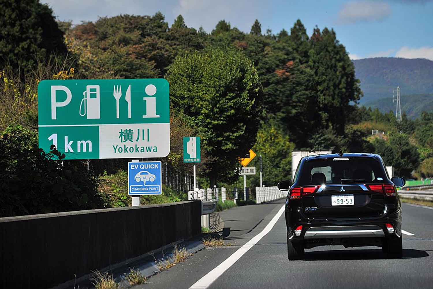 高速道路の標識の「i」のようなマークと電光掲示板の三角マークが意味することとは 〜 画像6