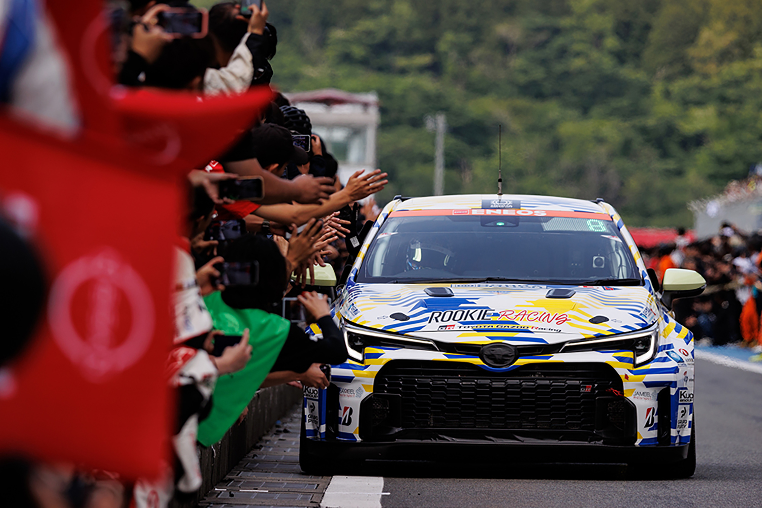 スーパー耐久 ST-Qクラスに出場する水素エンジンを搭載したGRカローラ