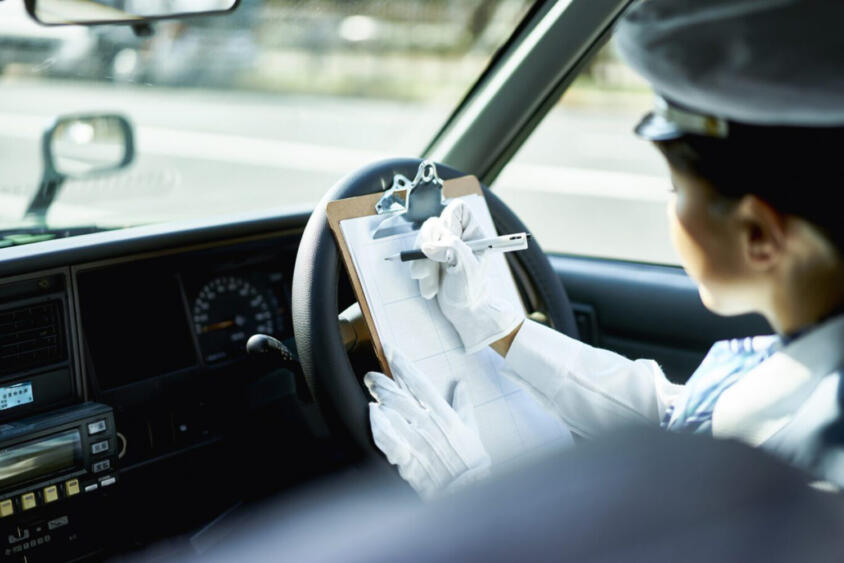 タクシー運転士が信号待ちで書いてる謎のメモ！　元タクシー運転士に聞いたら正体は「虎の巻」だった