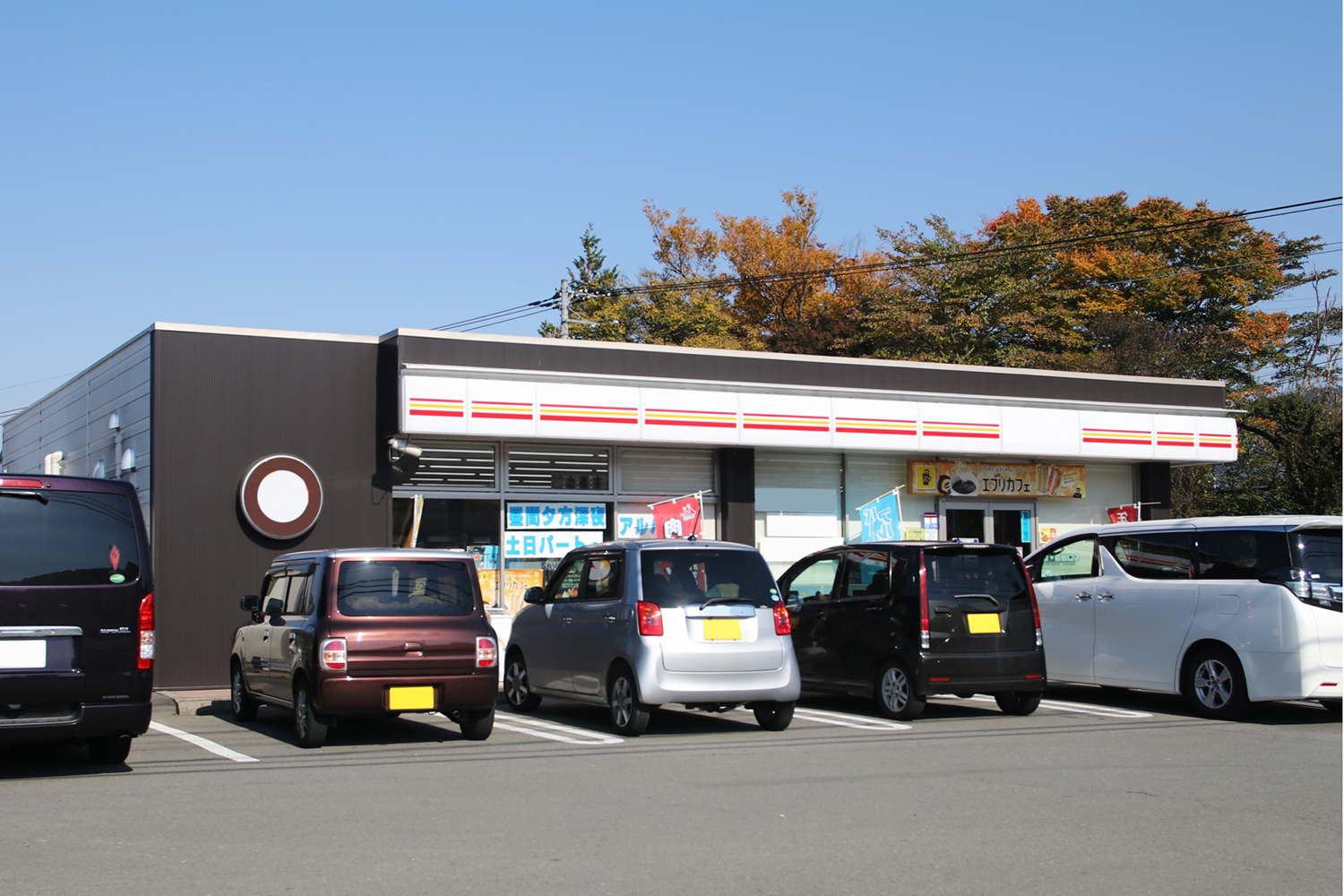 コンビニの駐車場のイメージ