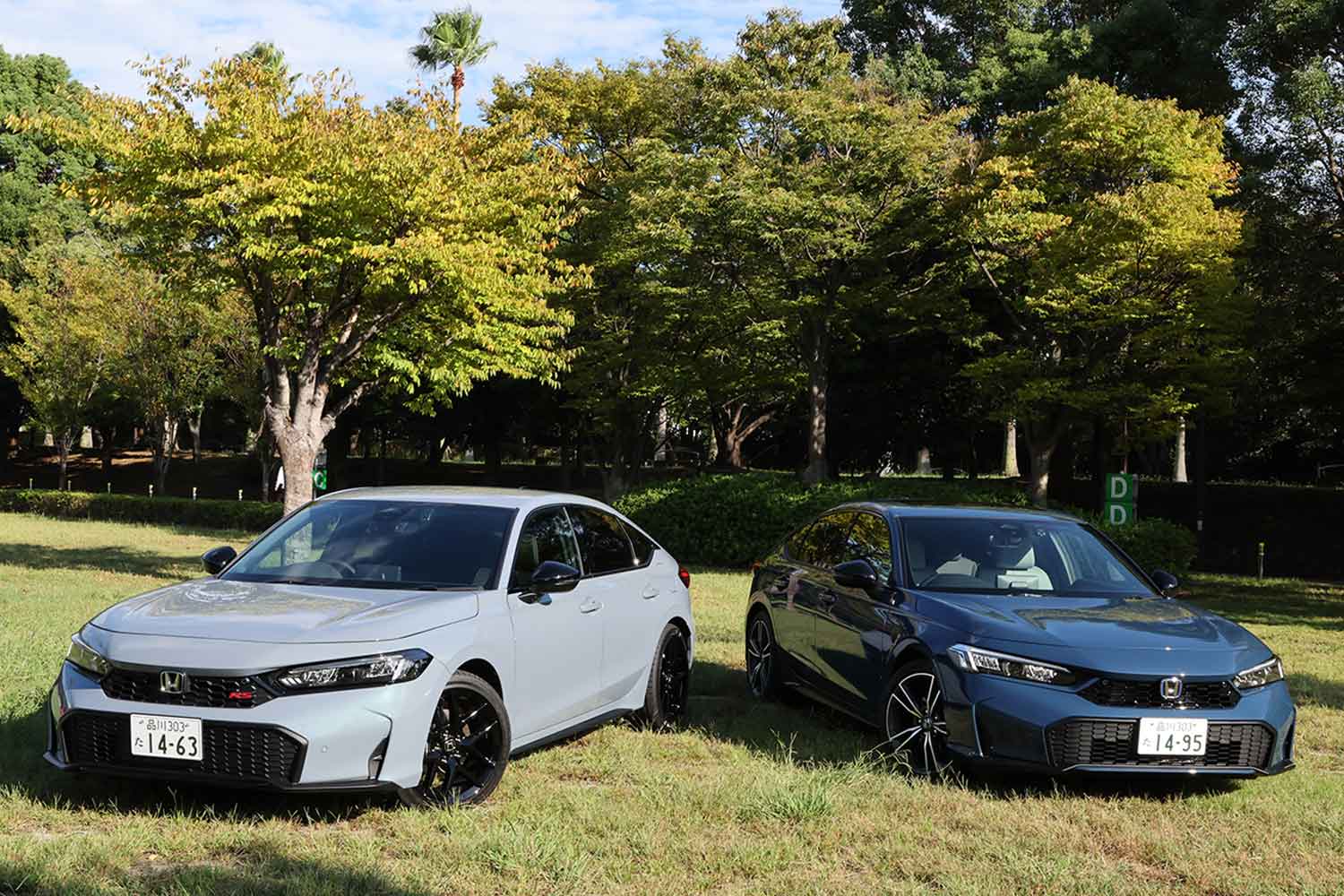 ホンダ・シビックRSとシビックの2台並び