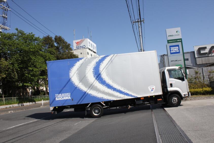 無人のトラックの「ホーン」が鳴っていたら一大事！　子どもにも知ってほしいトラックの「SOS装置」