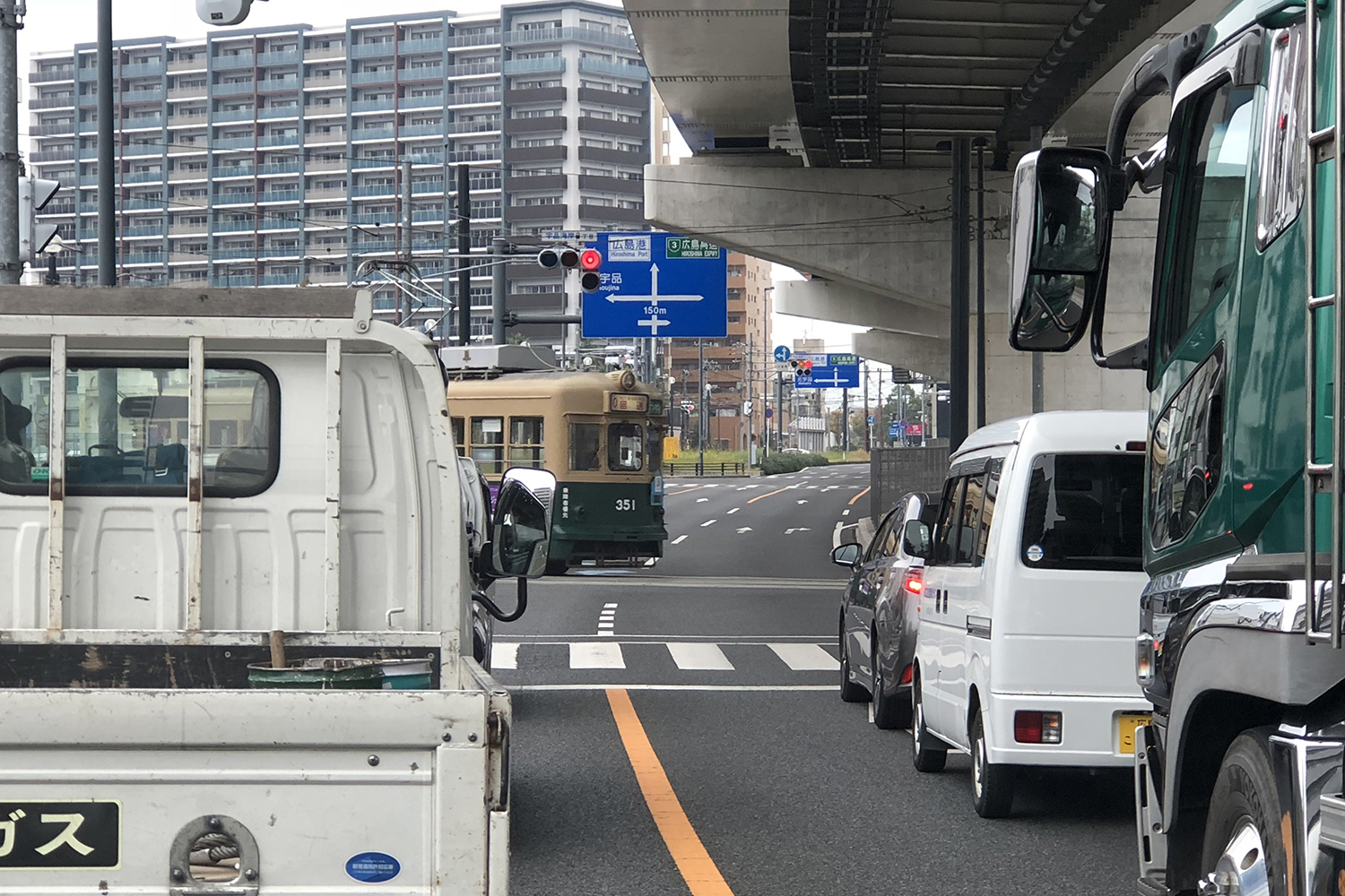 トラックの前に割り込む行為の危険性について解説 〜 画像4