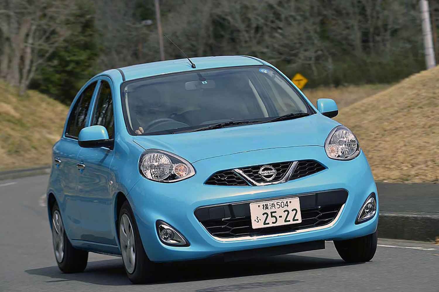 日産マーチ（4代目）の走行写真