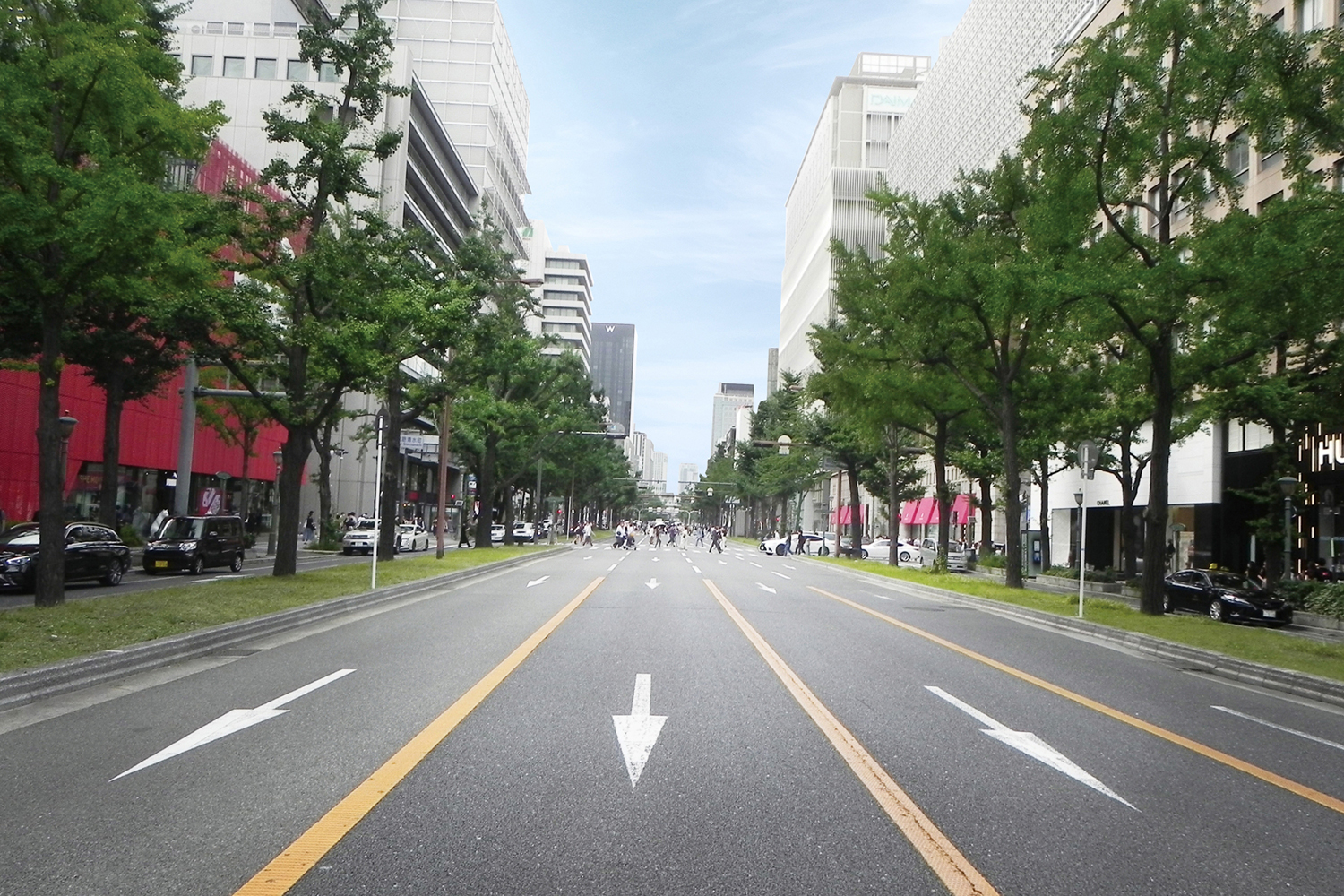 幅広の一方通行道路