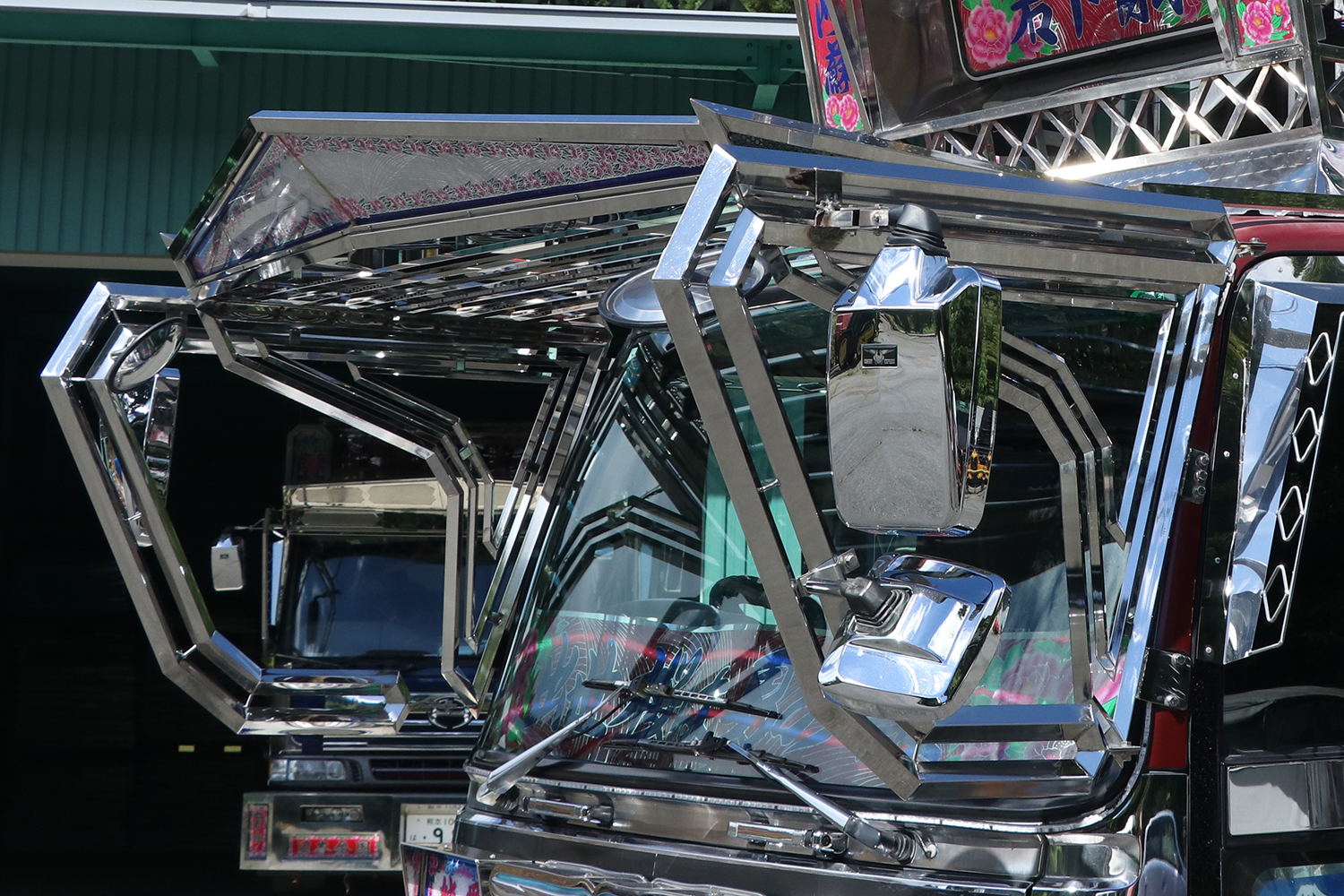 デコトラが他車や歩行者に危険を及ぼすことはあるのか 〜 画像4