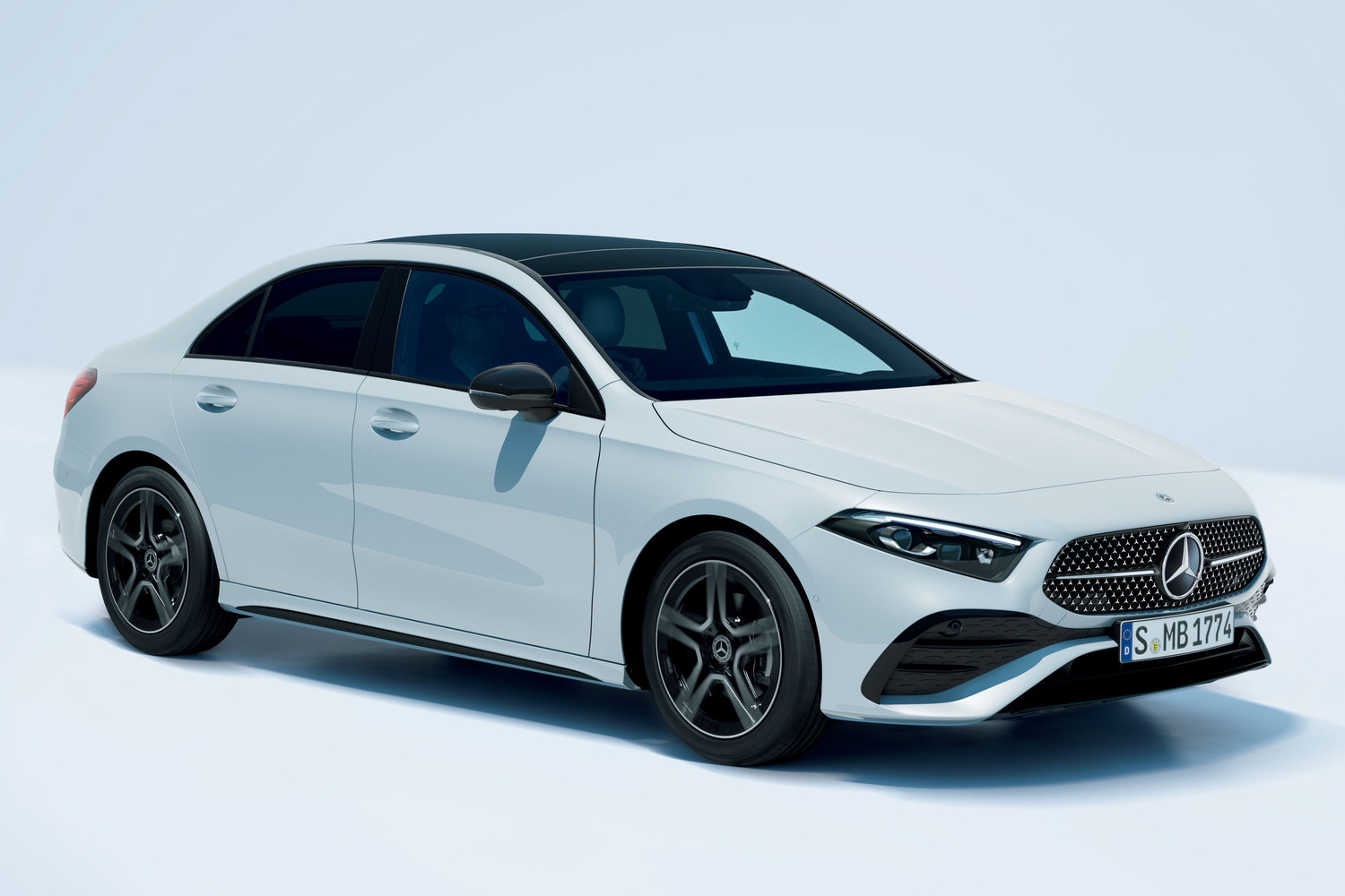 メルセデス・ベンツ「A180セダン」と「A200dセダン」ファイナルエディション登場 〜 画像1