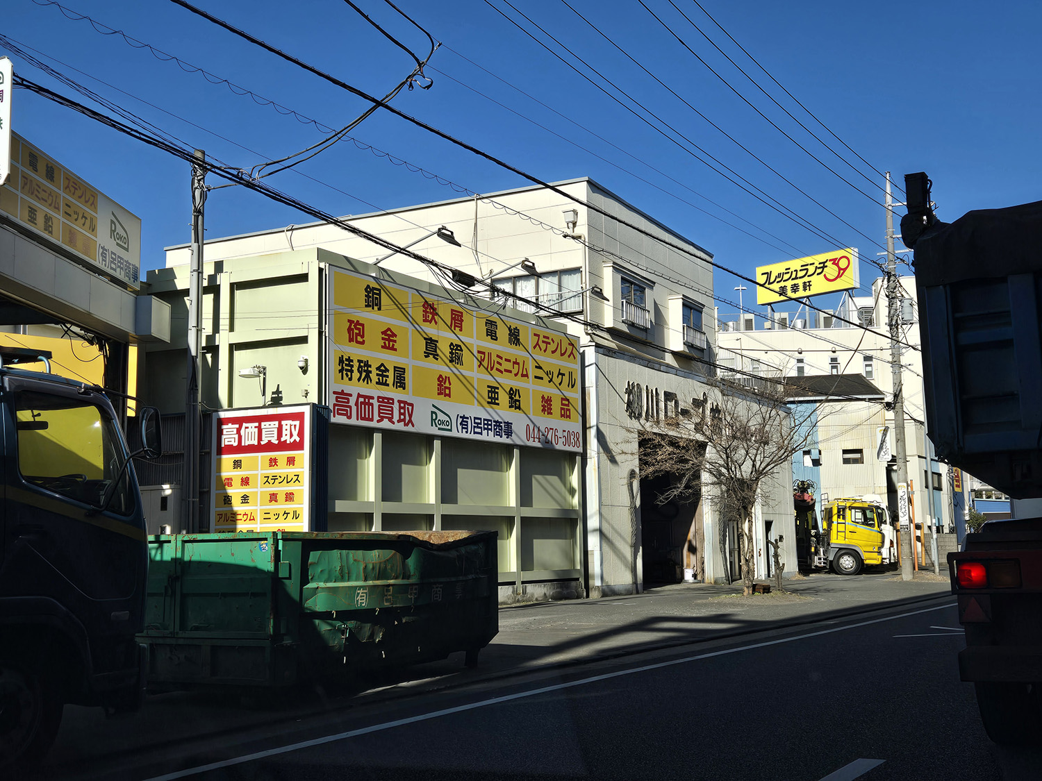 埠頭へ向かう道