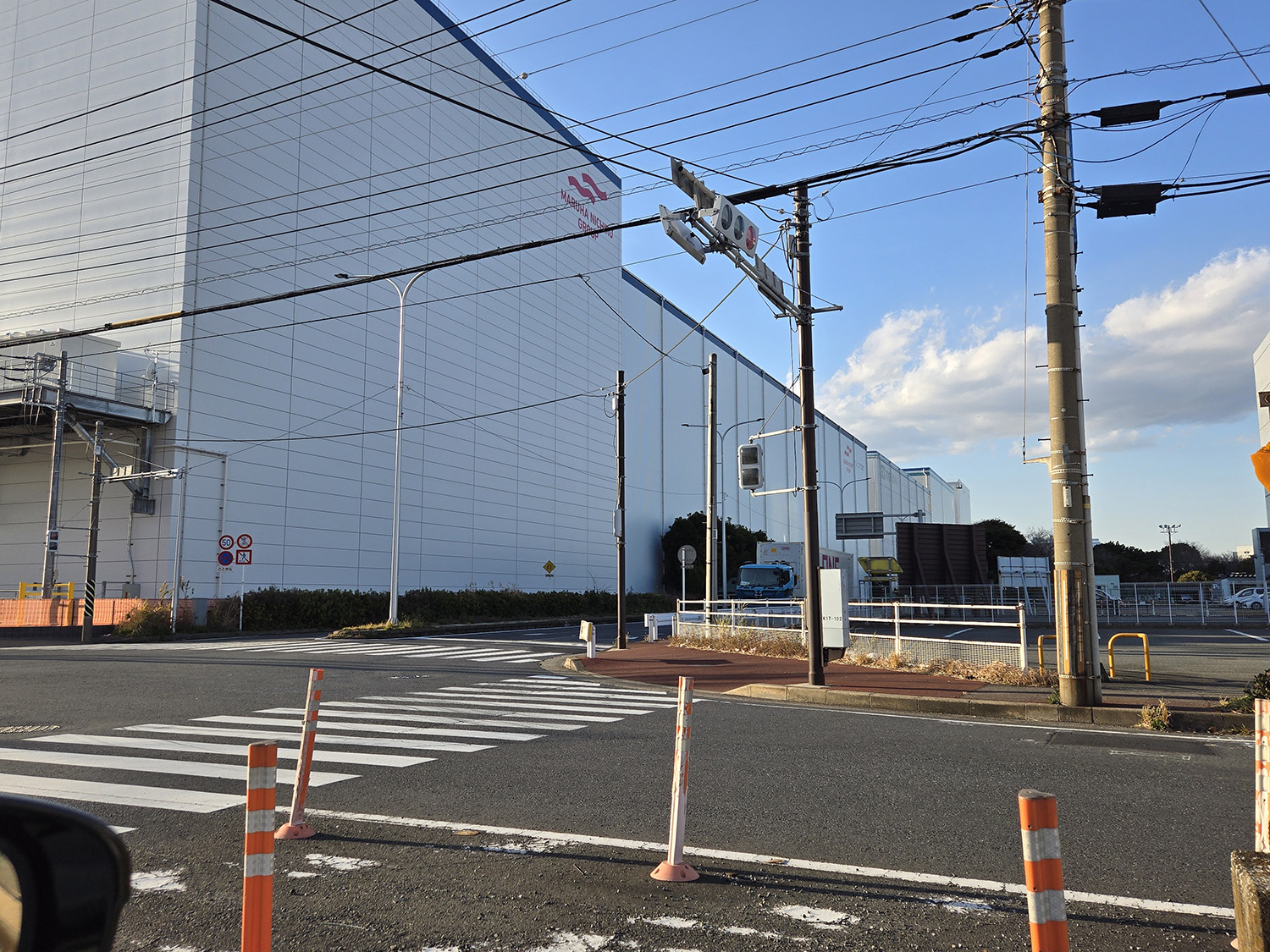 埠頭へ向かう道