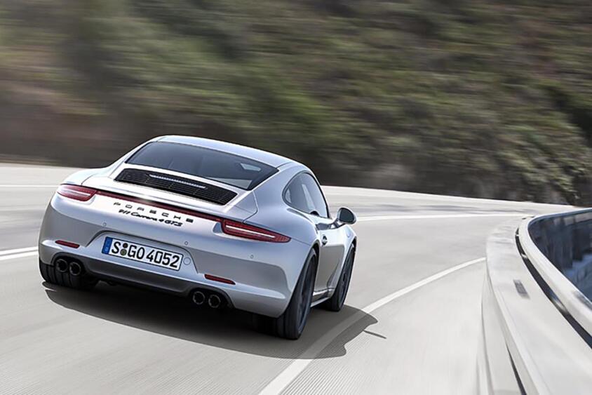 RRこそがポルシェ911っていうのは幻想？　なんだかんだ4WDの911の完成度はRRを超えている！