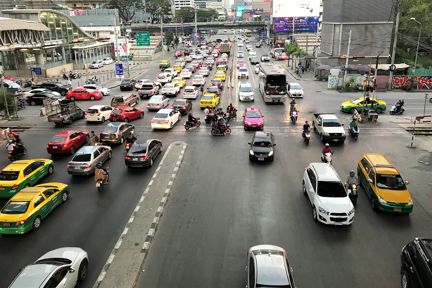 タイ・バンコク市内の道路