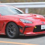 このまま東京まで乗って帰りたい！　スーパーオートバックスサンシャイン神戸がチューニングした「GR86」が公道で見せた快感!!