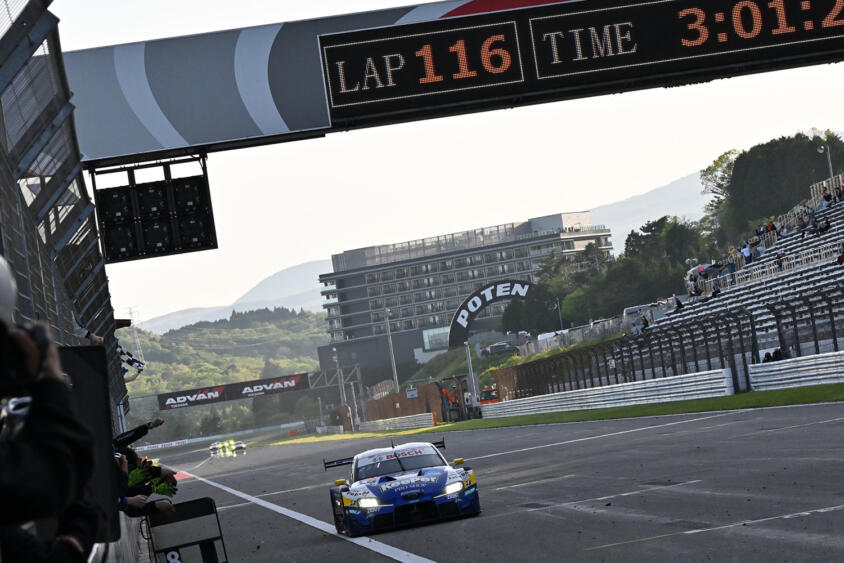 ポール・トゥ・ウィンのGT500と26台抜きのGT300！　2025年スーパーGT第２戦「FUJI GT 3HOURS RACE」は劇的決着