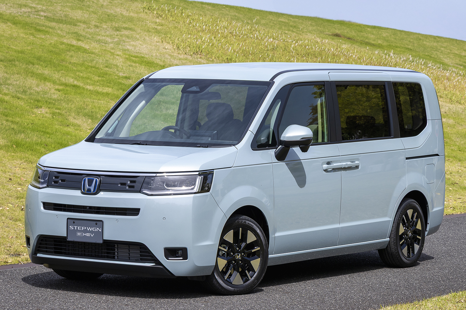ホンダ・ステップワゴンAIR EXのフロントスタイリング