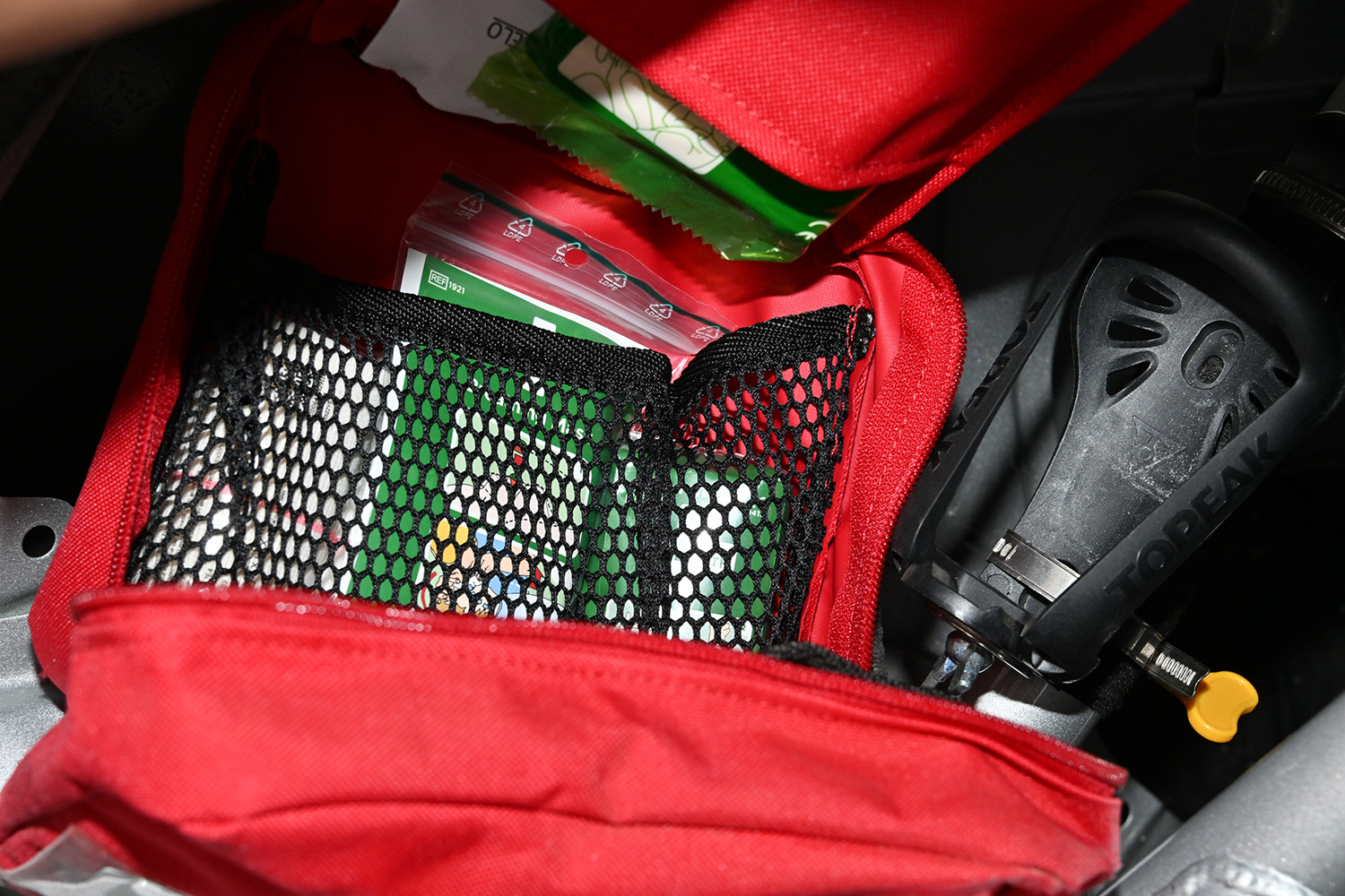 車載アイテムだけでさまざまなトラブルに対応しなければならないラリー競技は荷物もいっぱいだった 〜 画像19