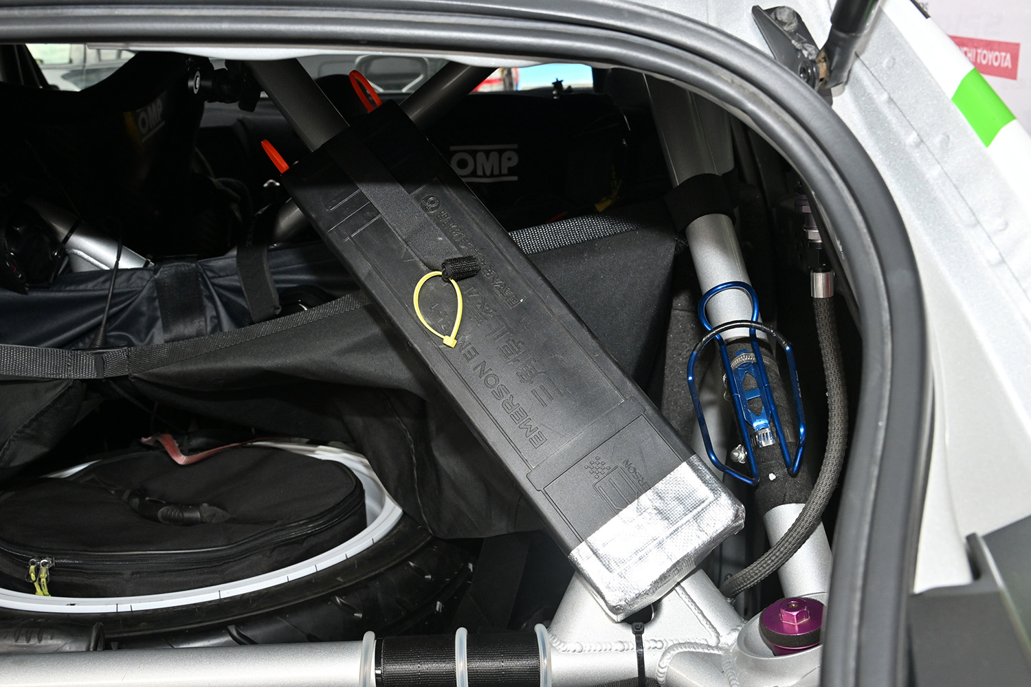 車載アイテムだけでさまざまなトラブルに対応しなければならないラリー競技は荷物もいっぱいだった 〜 画像20