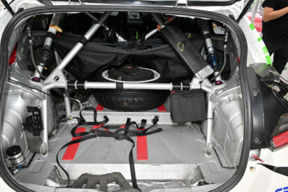 ジャッキにレンチにスペアタイヤは軽量化を犠牲にしても必要な命綱！　レースと違う「ラリー車」に積んでる装備をチェックしてみた
