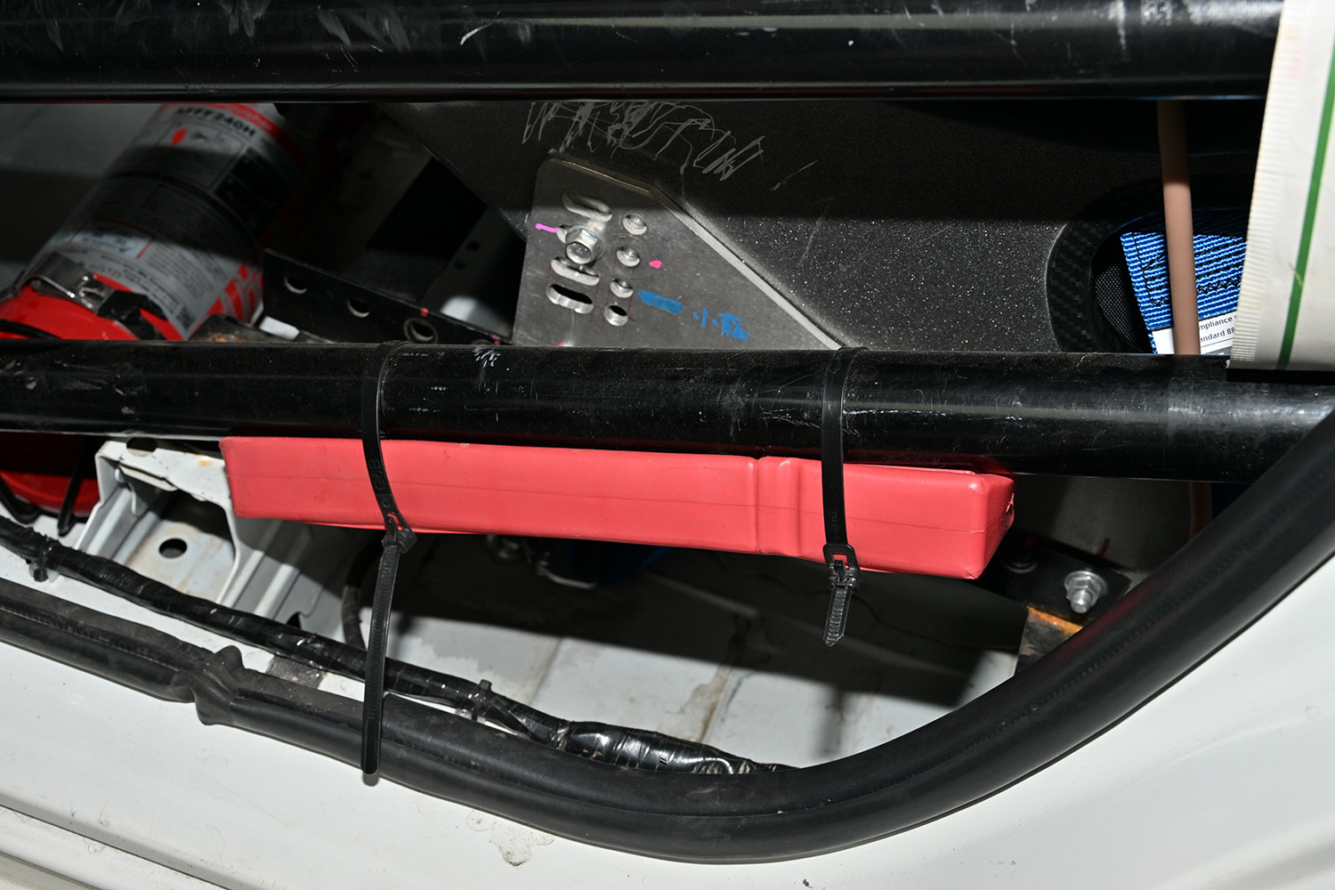 車載アイテムだけでさまざまなトラブルに対応しなければならないラリー競技は荷物もいっぱいだった 〜 画像31