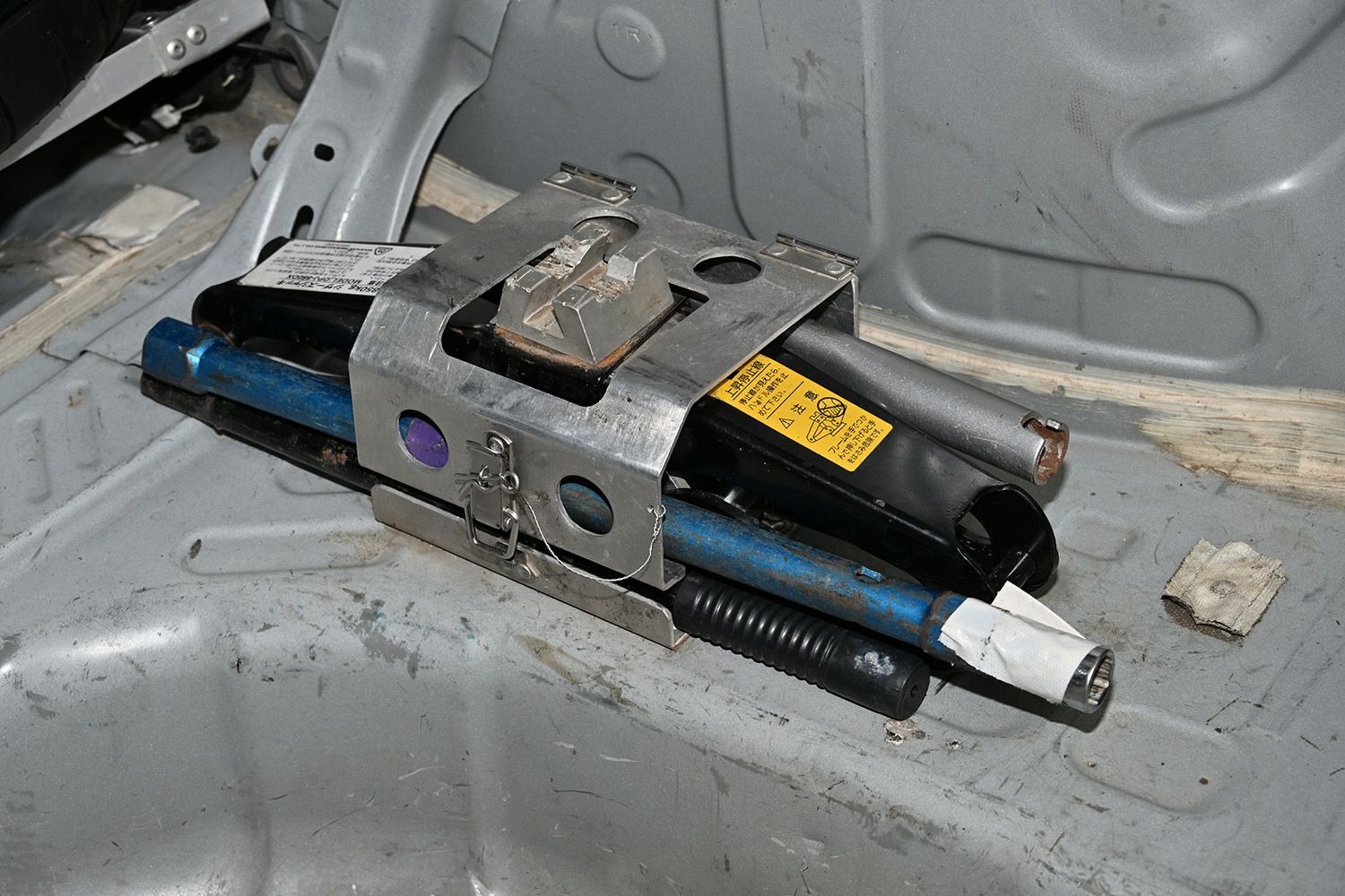 車載アイテムだけでさまざまなトラブルに対応しなければならないラリー競技は荷物もいっぱいだった 〜 画像33
