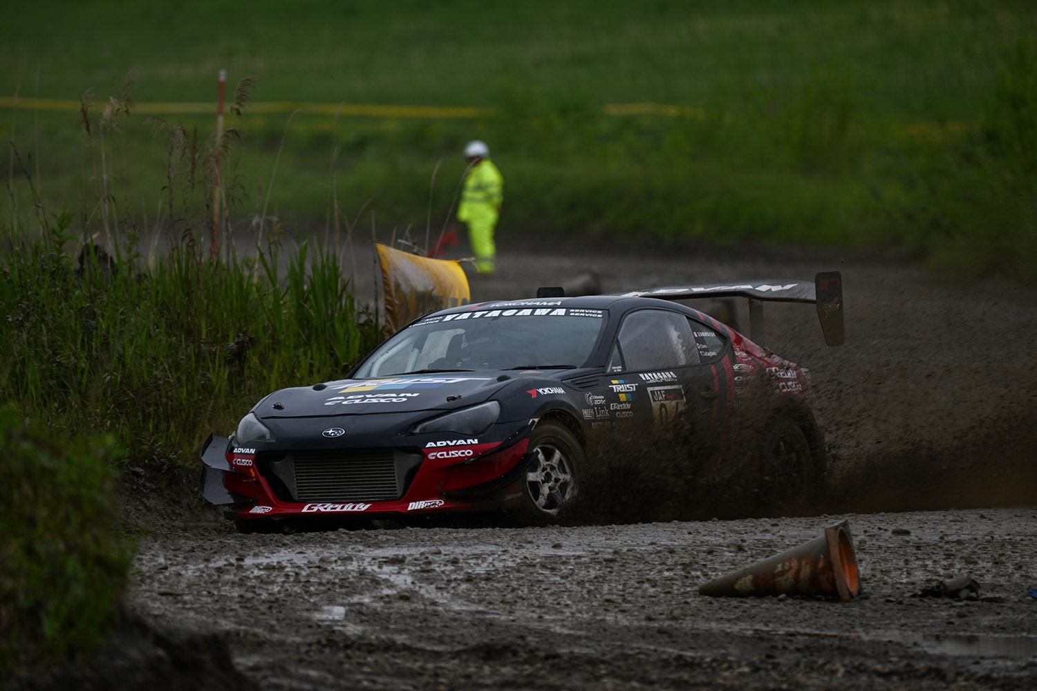 谷田川敏幸選手の4号車「トラストADVANクスコBRZ」