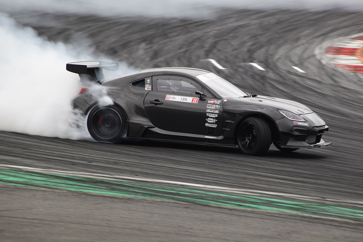 大湯選手がドライブするGR86 CARBON SPEC /DRIFT