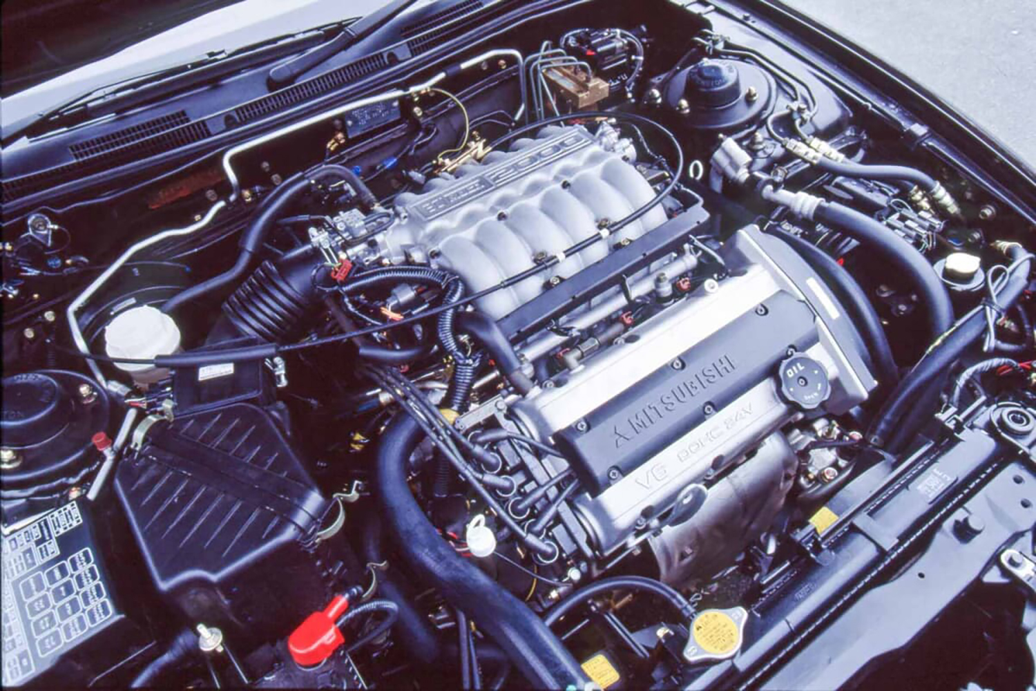 三菱エメロードのV6エンジン