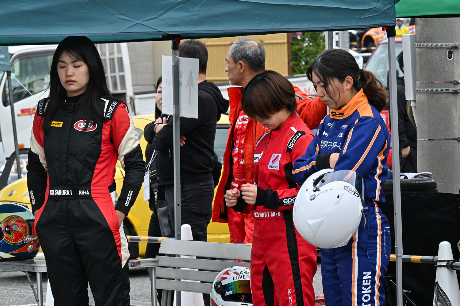 出走に向けて集中するCP2の3人