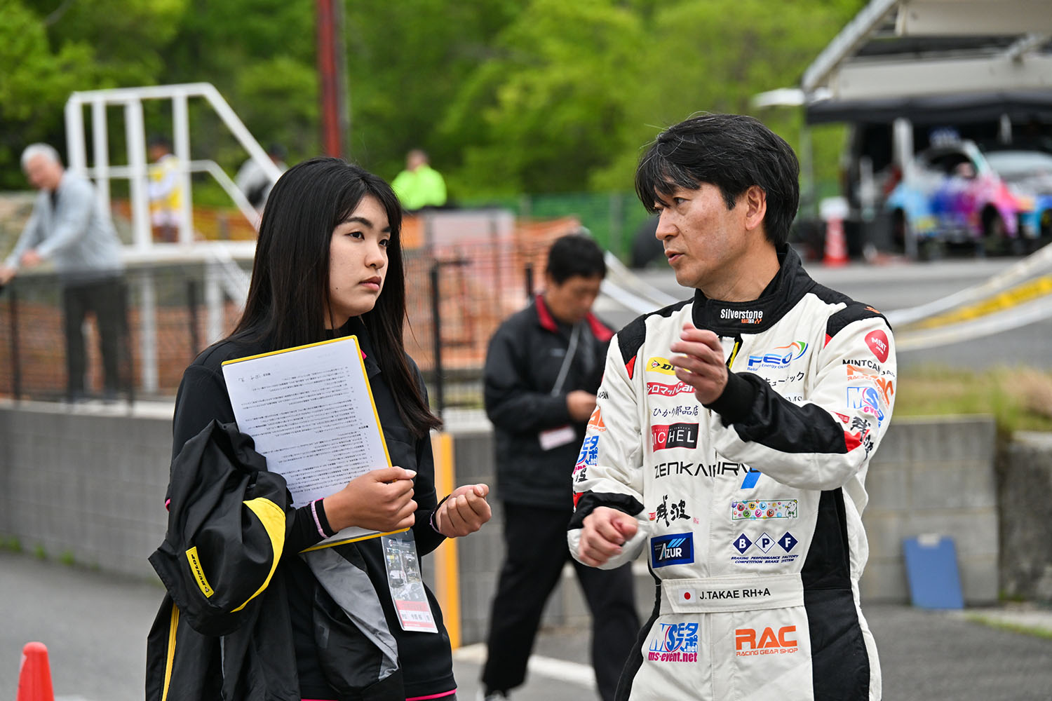 今西選手とマスタードライバーの高江選手