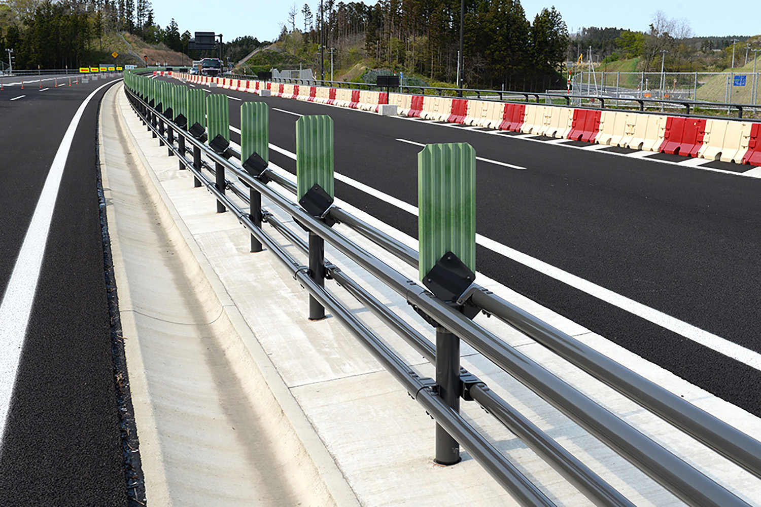 高速道路上にあるうちわ状の物体の正体とは 〜 画像5