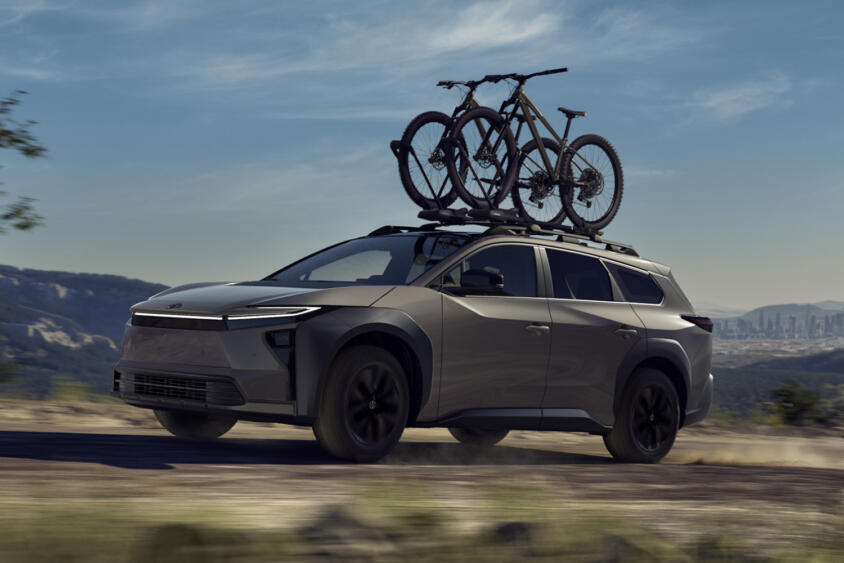 トヨタの新型BEVは使えて遊べるワゴン系SUV！　日本にも導入予定の「bZ Woodland」の期待高まる内容とは