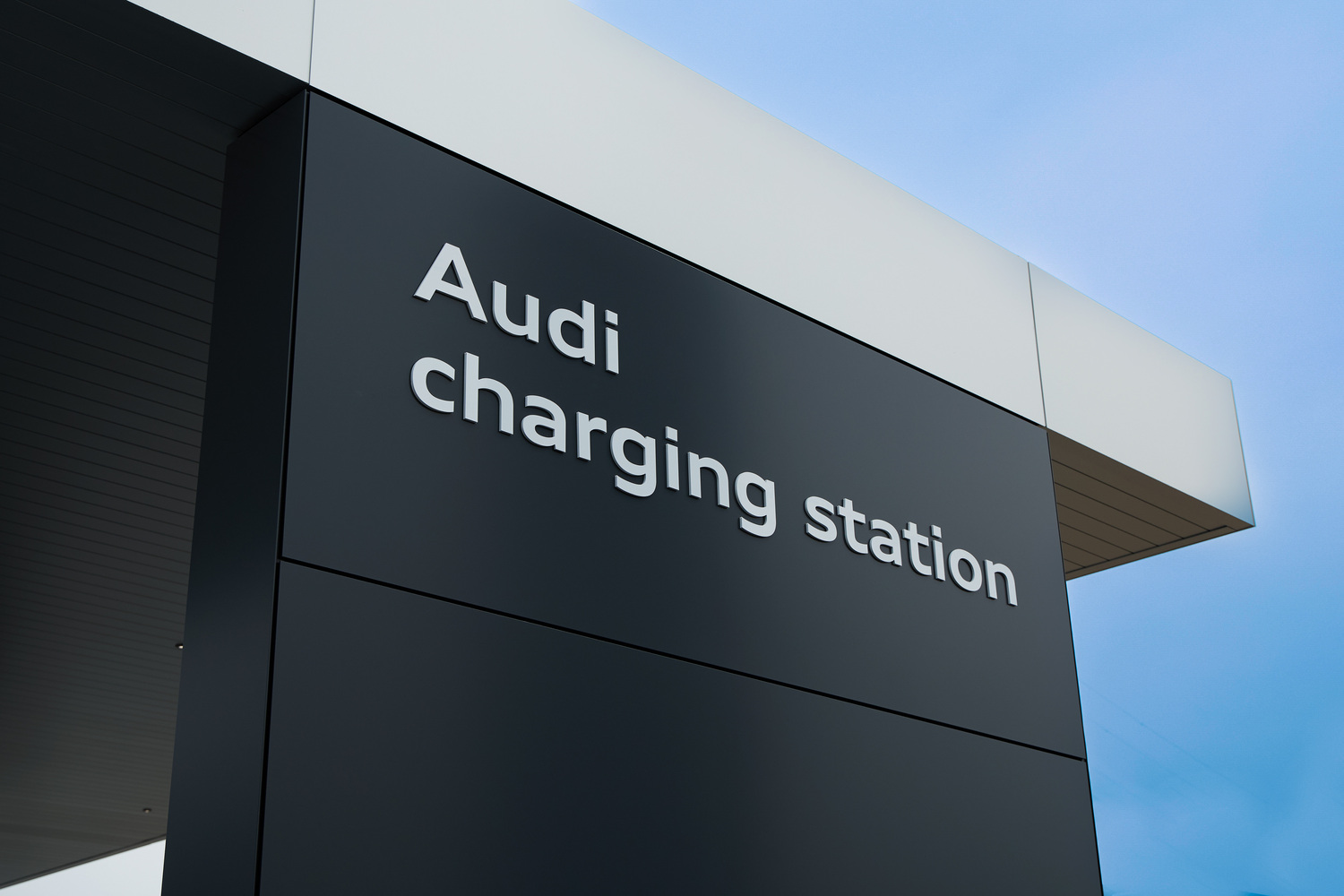 「Audi charging station」のイメージ