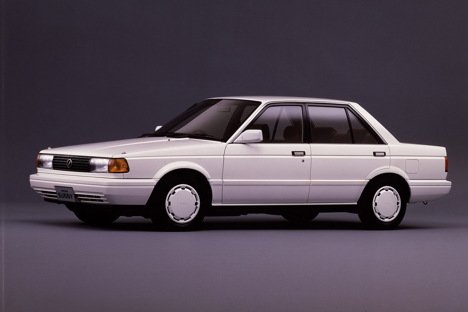 6代目日産サニーのフロントスタイリング 〜 画像12