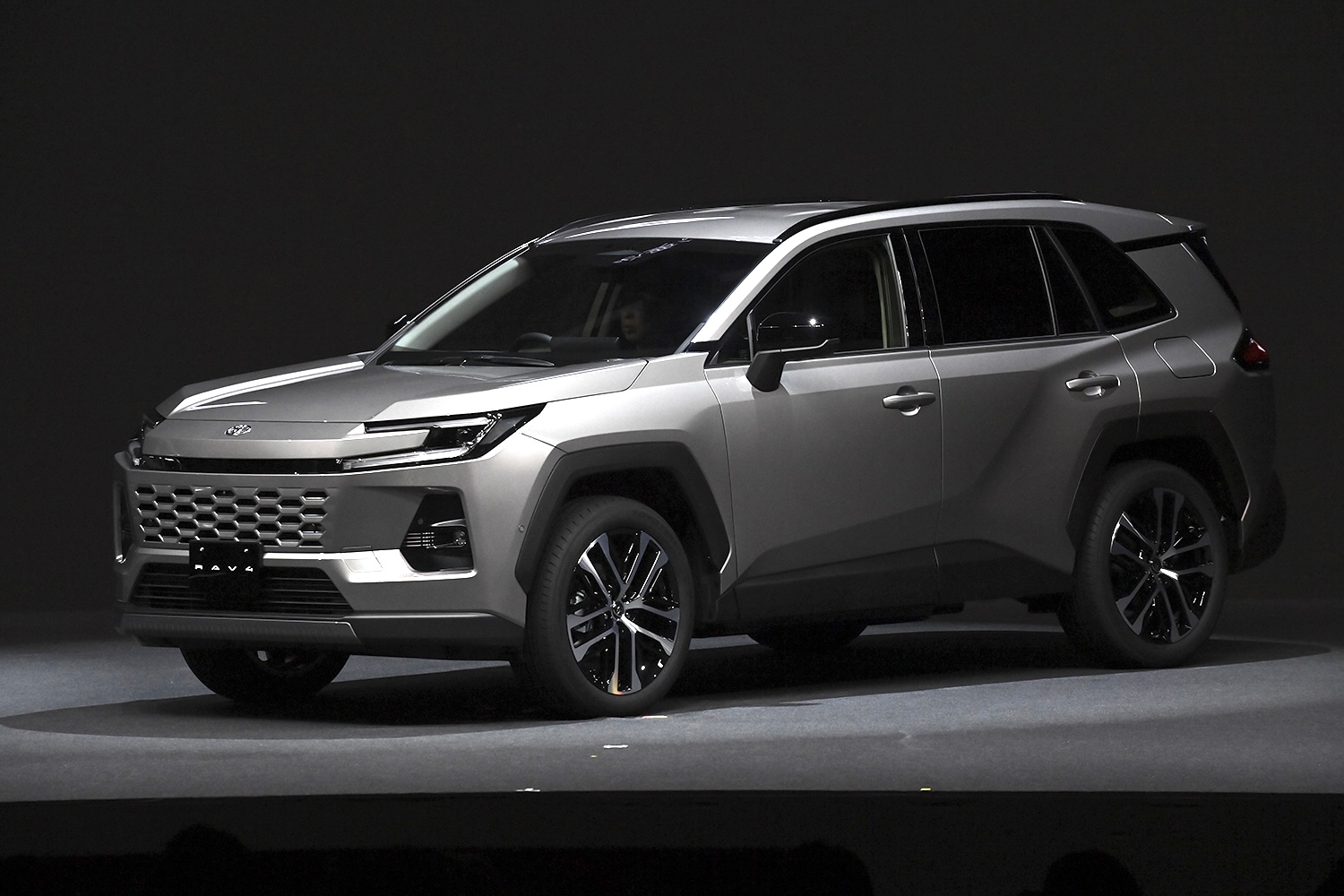  新型RAV4の「CORE」モデル