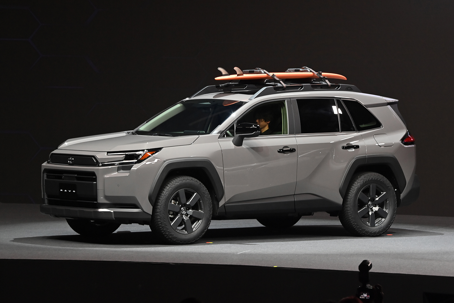 新型RAV4の「Adventure」モデル