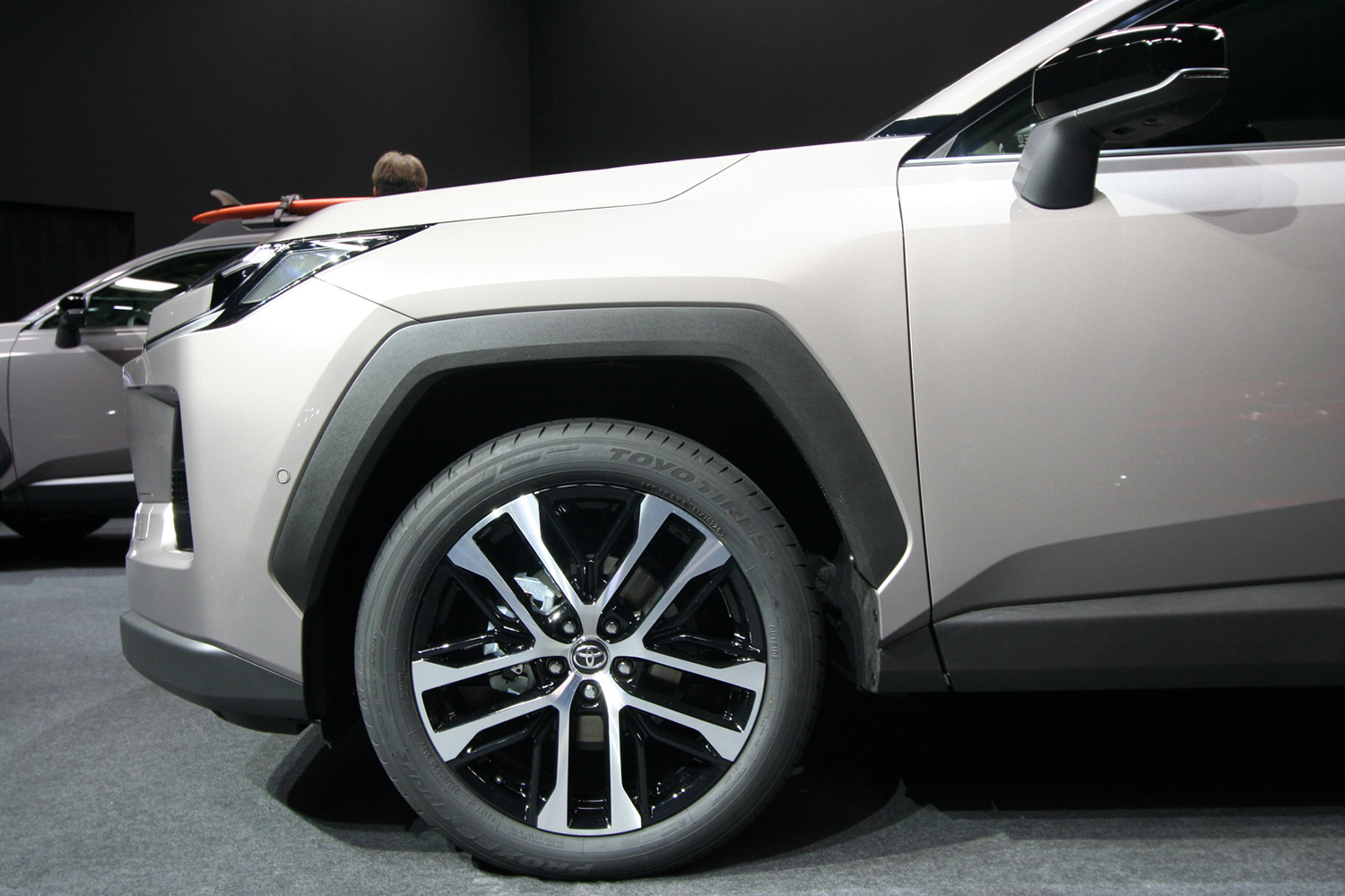 新型RAV4「CORE」のフロントまわり
