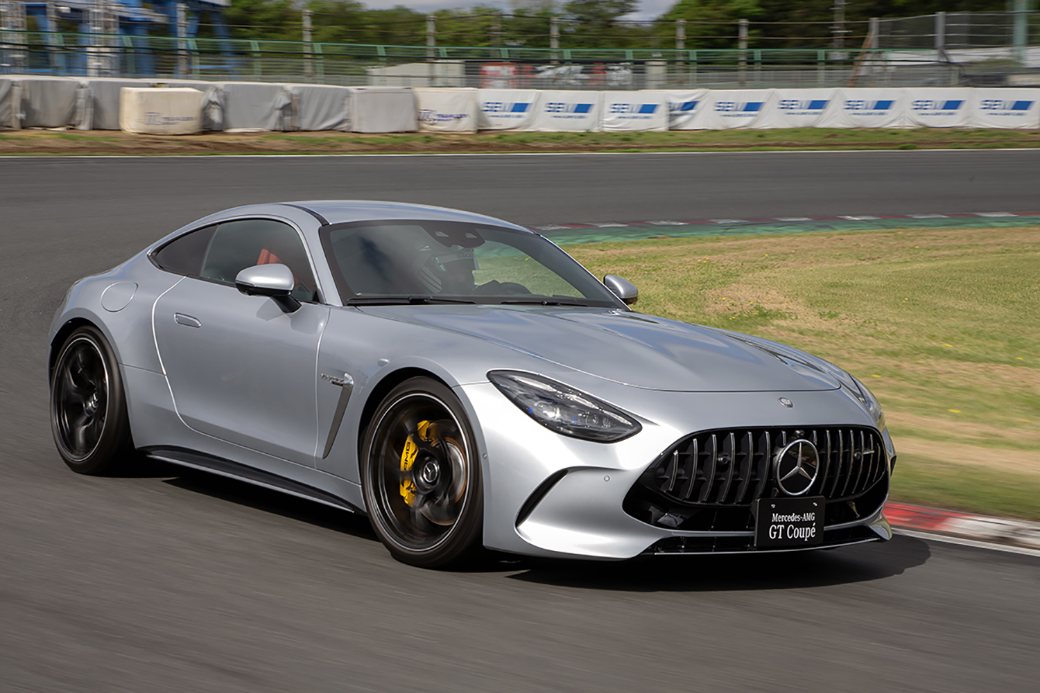 ツインターボエンジンを搭載するメルセデスAMG GTクーペ