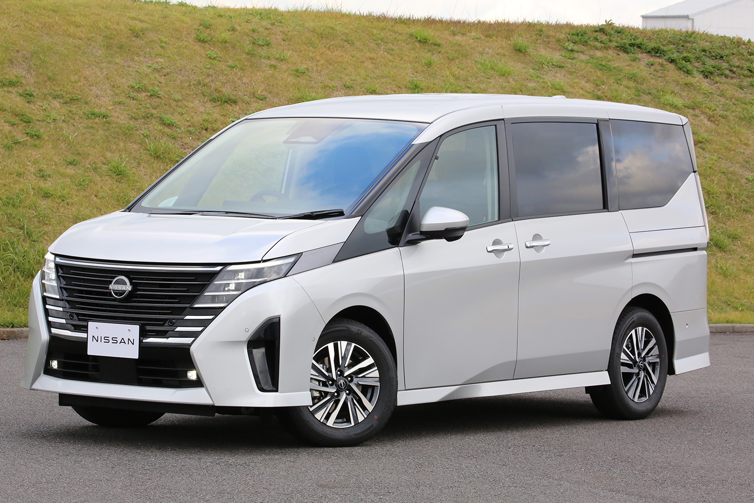 日産セレナの「ルキシオン」グレード