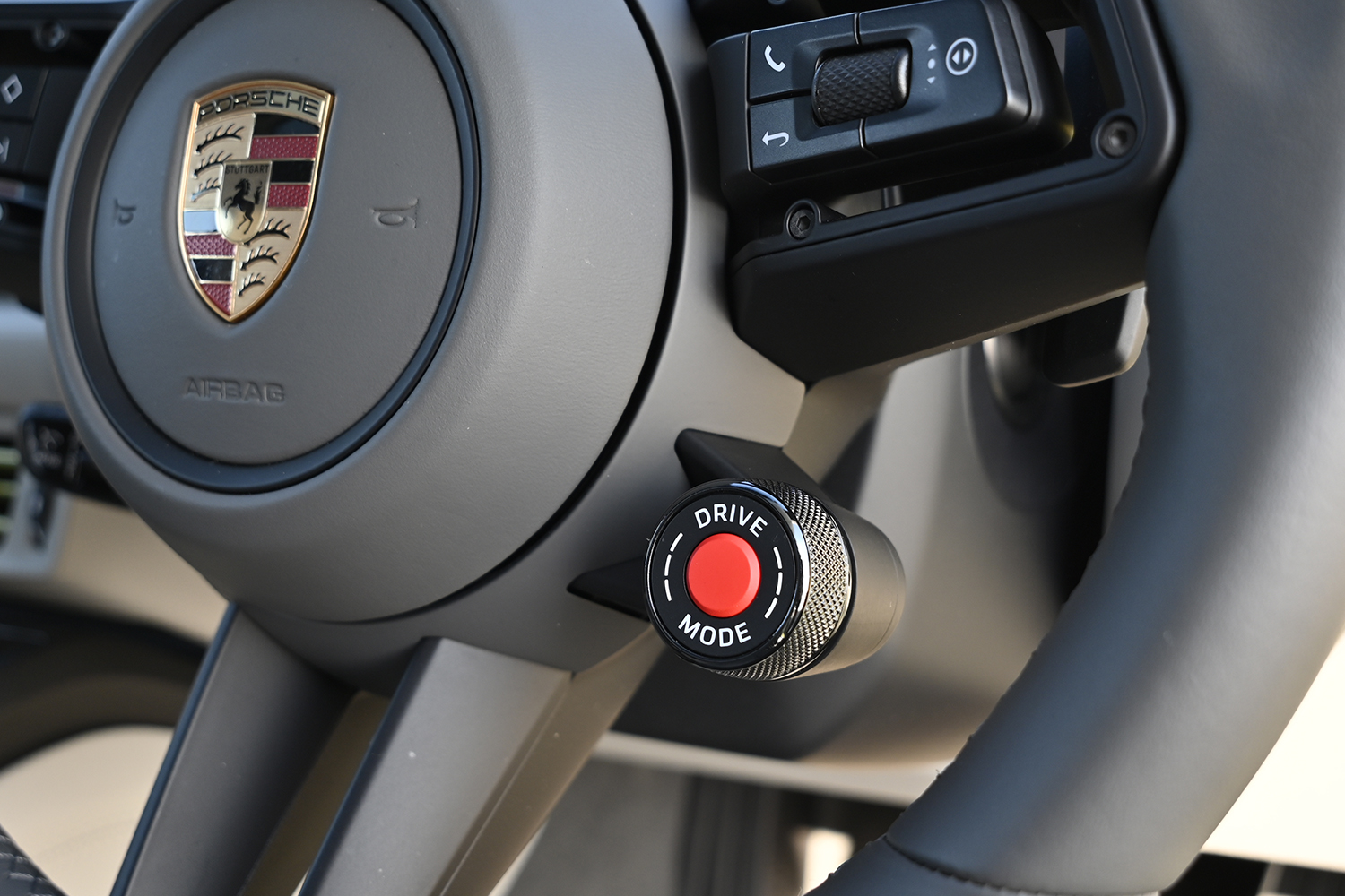 モータージャーナリストの西川昇吾がポルシェ911とシボレー・コルベットに試乗 〜 画像16