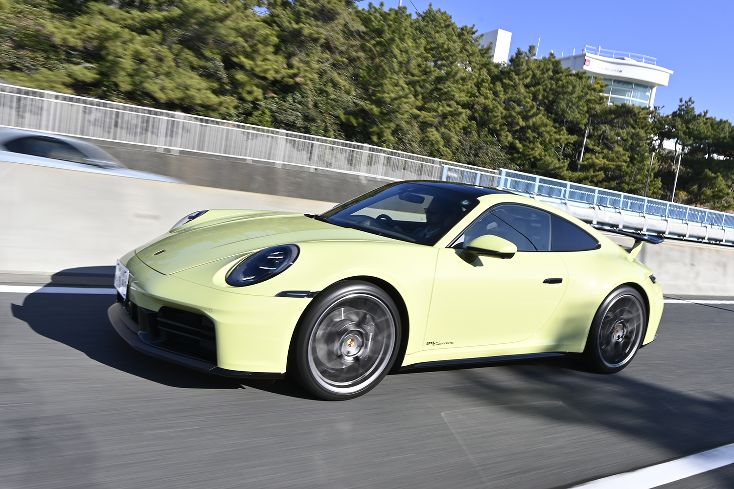 モータージャーナリストの西川昇吾がポルシェ911とシボレー・コルベットに試乗 〜 画像24