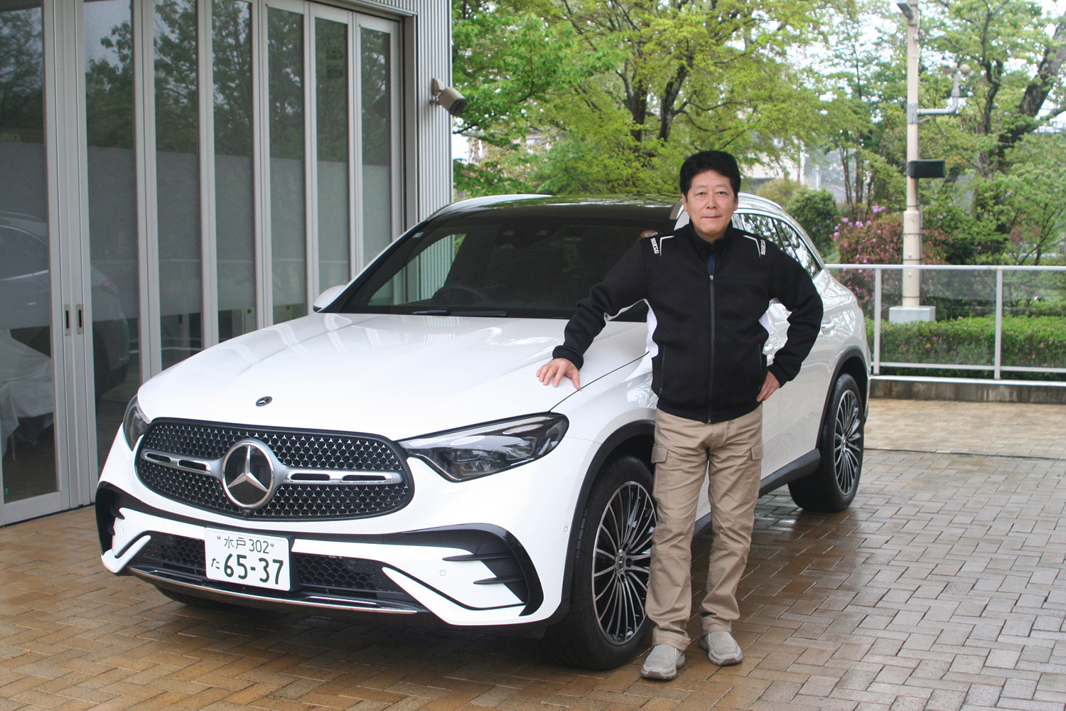メルセデス・ベンツGLC 220 d COREと中谷明彦さん