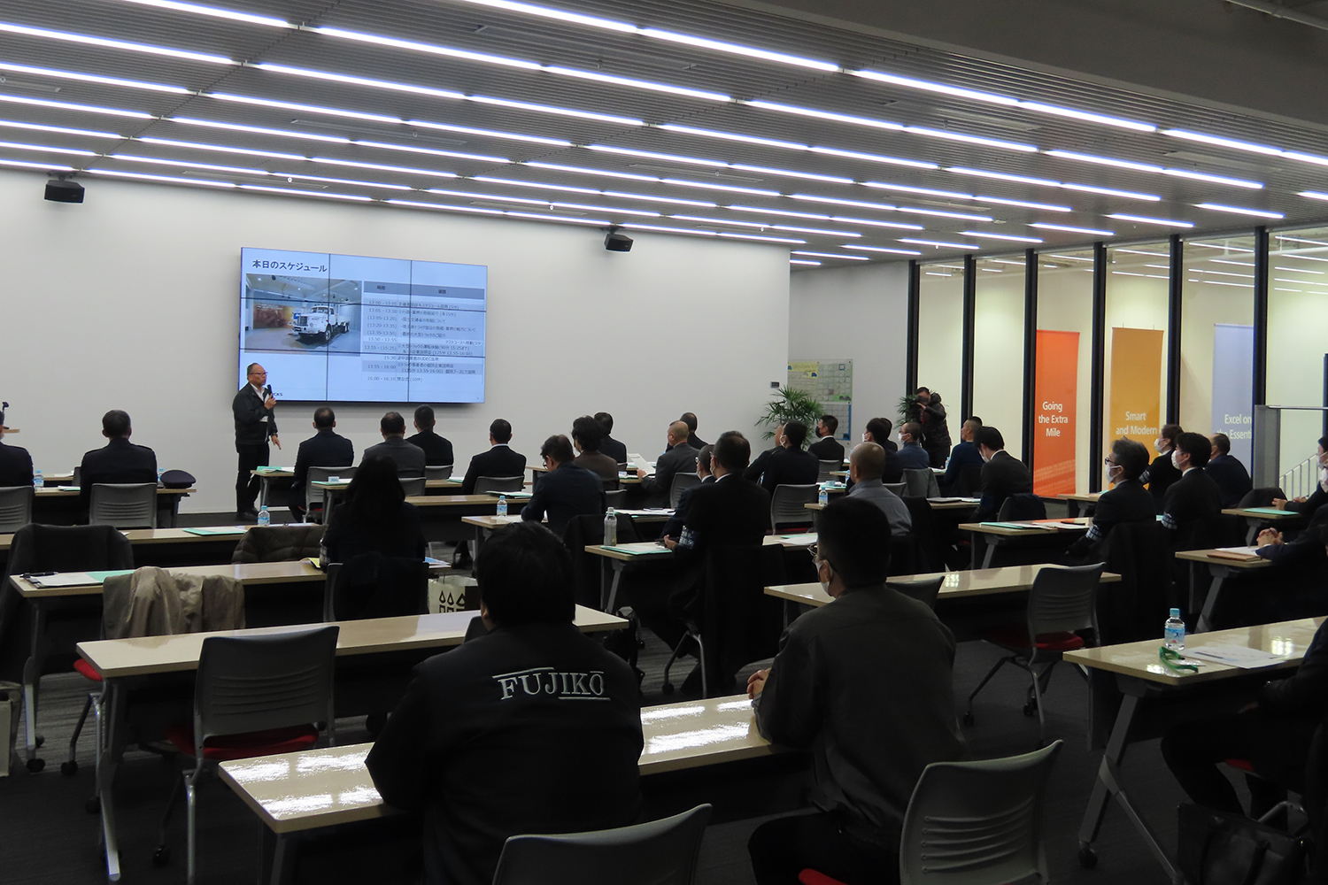 「大型トラック運転体験会&業界・企業説明会」のようす
