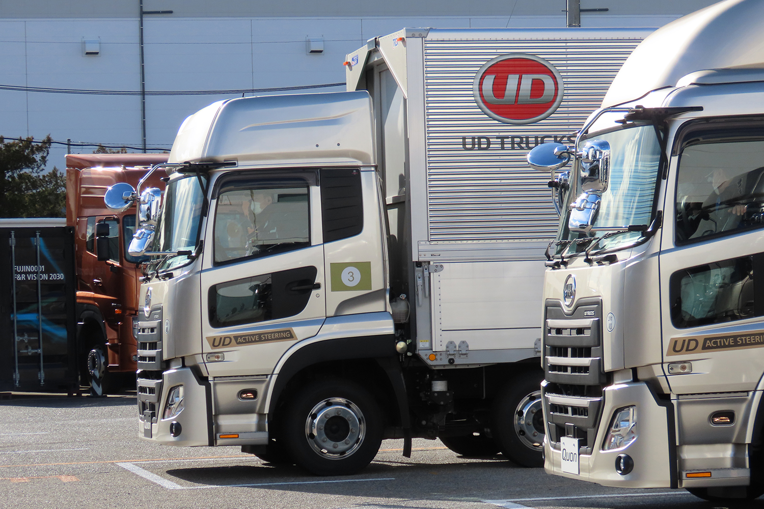 国土交通省とトラック協会が「大型トラック運転体験会&業界・企業説明会」を開催