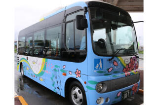 北海道のコミュニティバス「ノッタライン」が交通系ICカードではなくQRコード決済を選んだ理由