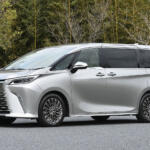 【画像】家族のためのクルマ「ミニバン」が1000万円オーバー……ってそんな価値あるの？　結論「アルファード」の最上級グレードにはそれだけの価値アリ!! 〜 画像13