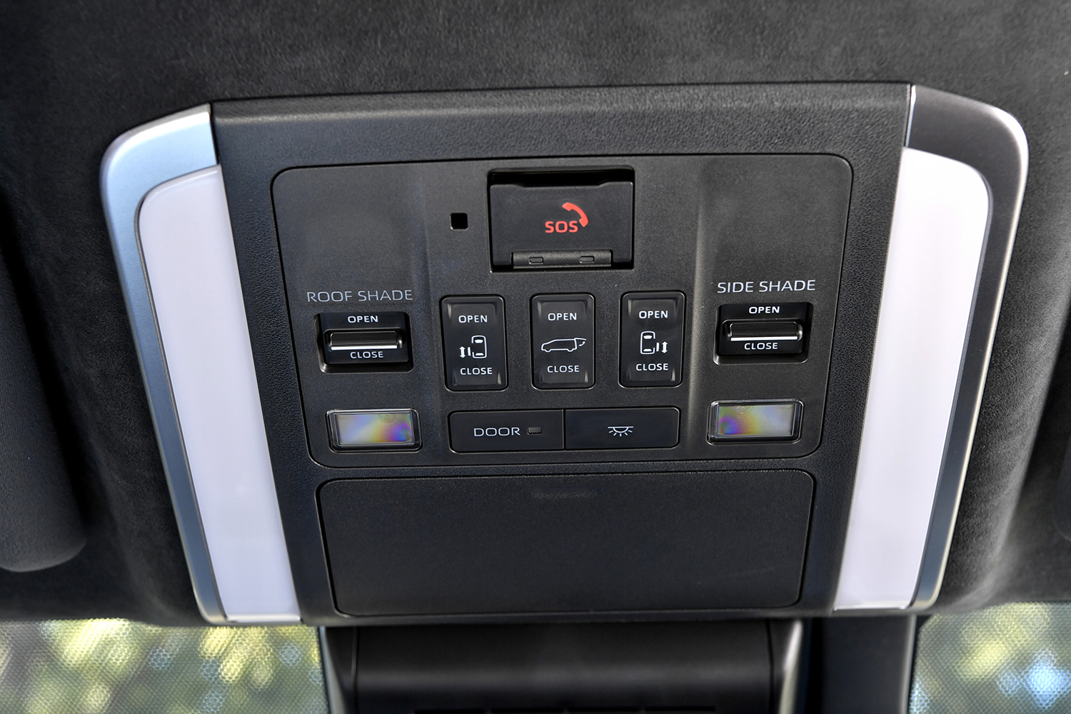 トヨタ・アルファードPHEV エグゼクティブラウンジのオーバーヘドコンソールスイッチ 〜 画像5