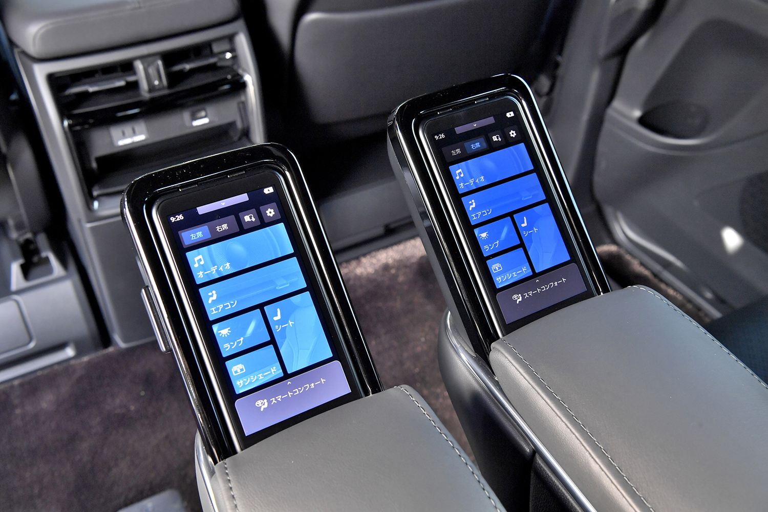 トヨタ・アルファードPHEV エグゼクティブラウンジのリヤマルチオペレーションコントロールパネル 〜 画像6