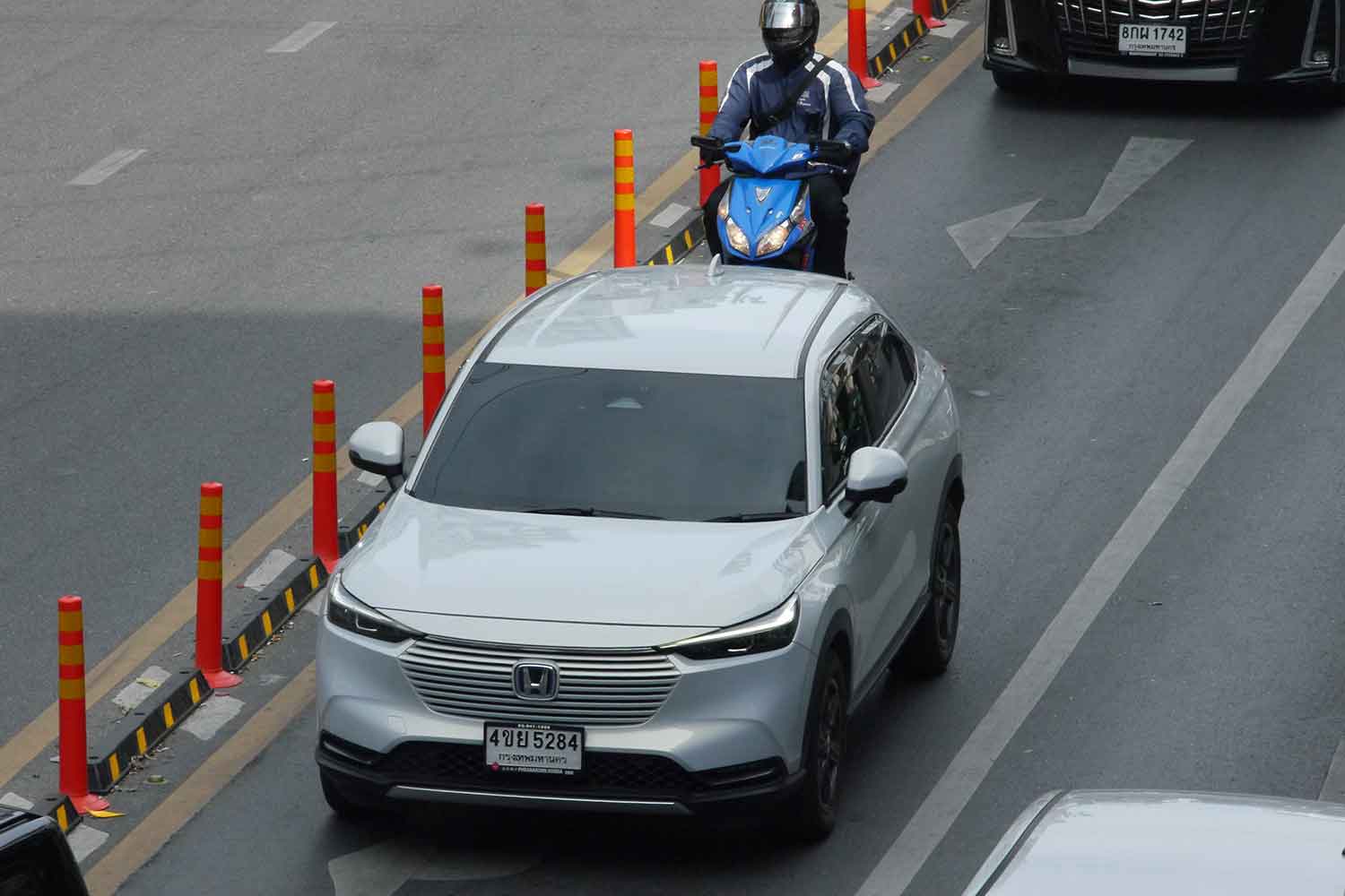 バンコクを走るホンダ車（HR-V）