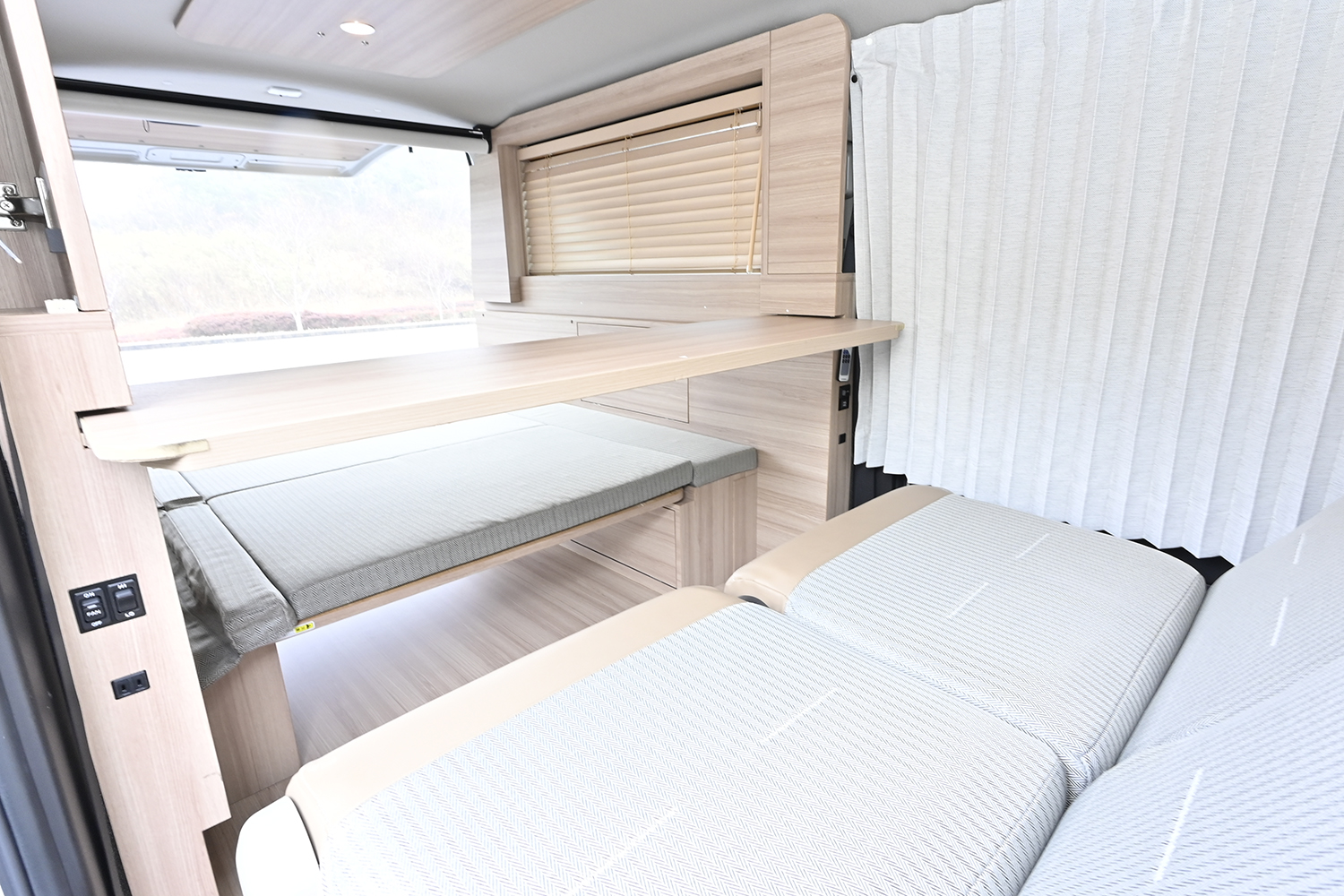 日産キャラバン MY　ROOMの車内