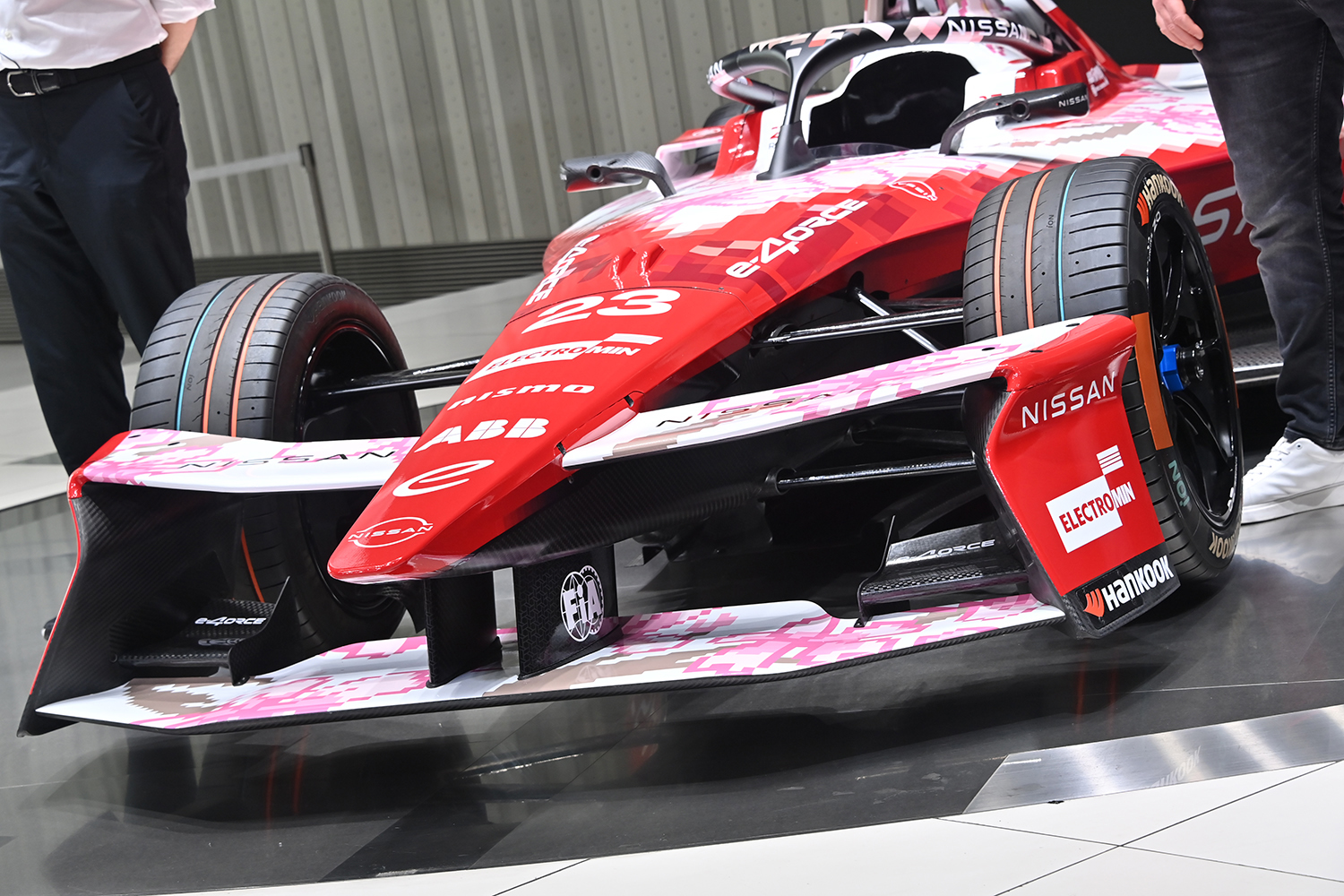 今期絶好調の日産フォーミュラEチームのガレージに潜入した 〜 画像124